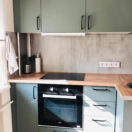 아파트 Cozy, New And Wide With Balcony